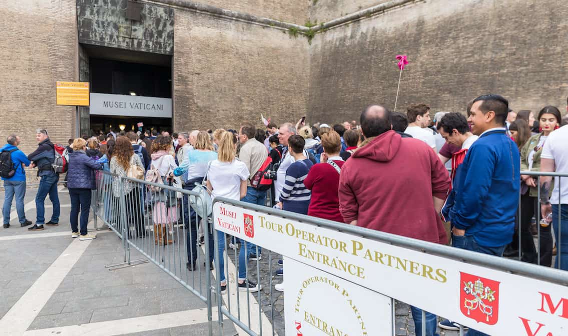  Crowds of tourists wait at the entrance to Vatican Museums
